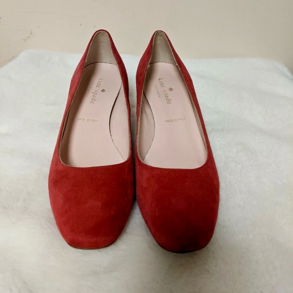 NIB Kate Spade Delores Too Red Block Heels w/ Gold Detailing - Picture 2 of 7